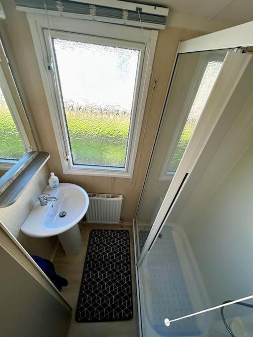 Charming Chamber With Spacious Relaxing Area Pagham Exterior photo