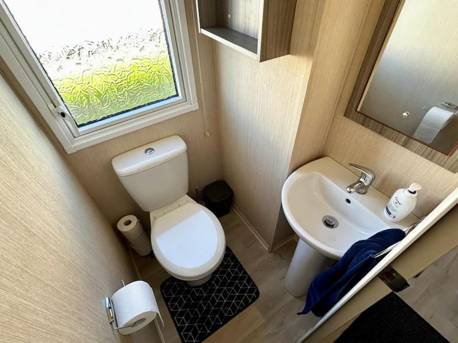 Charming Chamber With Spacious Relaxing Area Pagham Exterior photo